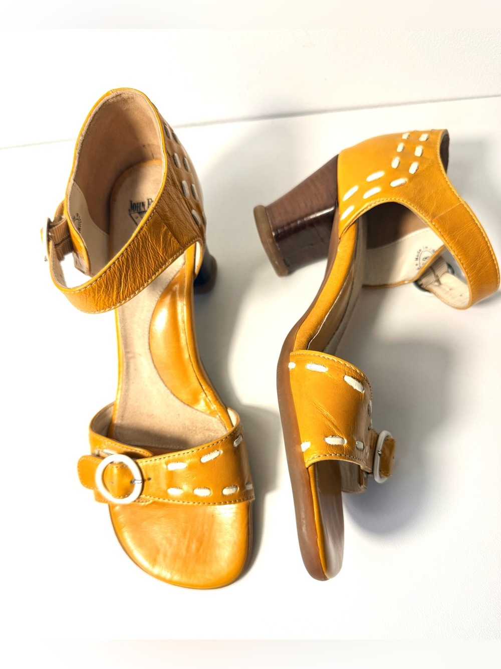 John Fluevog Operetta Renée Sandals 8.5 Yellow Leather White Stitching Mustard